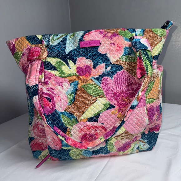 Vera Bradley Handbags - NWT Vera Bradley Hadley Tote Superbloom Floral Quilted Cotton Shoulder Bag $98